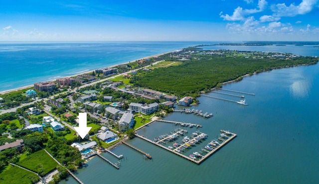 Aquatopia North: Riverfront beach house, w/dock, heated pool + hot tub & more!
