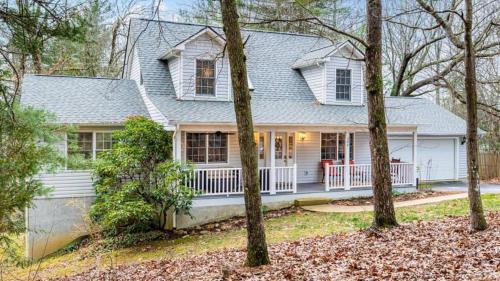 Asheville Cottage Retreat by AvantStay