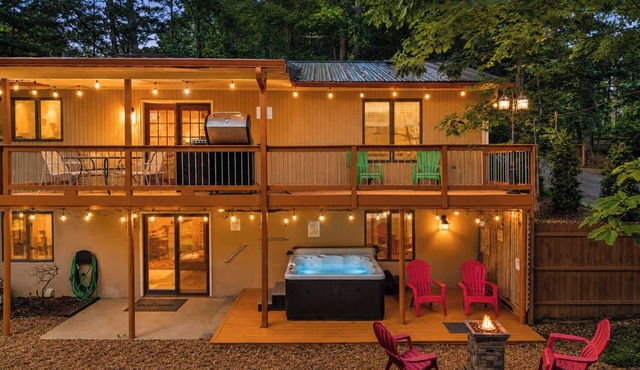 Asheville's Ultimate Retreat | Hot Tub & Yard!