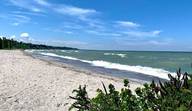 Ashtabula Home Near Walnut Beach + Eateries!