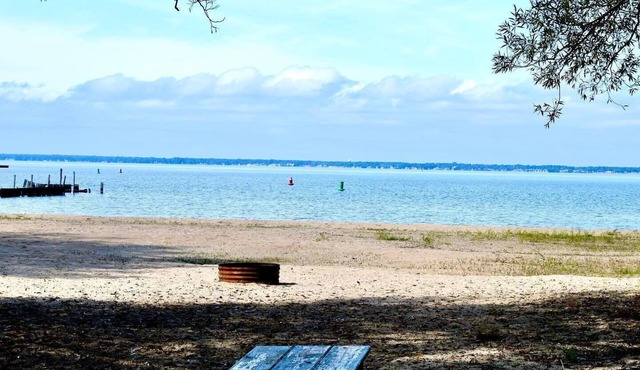 (Aspen Cabin) Charming 3 Bedroom Cottage on the Lake - Waterfront - Pets OK