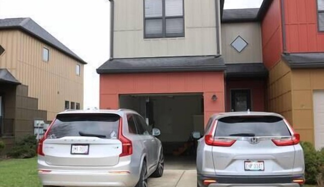 Athens townhouse, 4 beds, 2 kings. 2 twins, in 2 bedrooms, 2,5 baths, FREE WIFI,