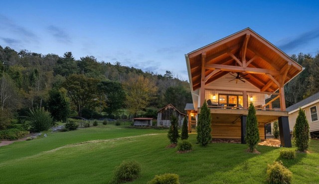 Aura Cabin at Highland Peaks Retreat