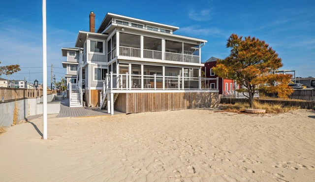 Available 2 night Fall Bayfront beach Getaway & parking sleeps 8