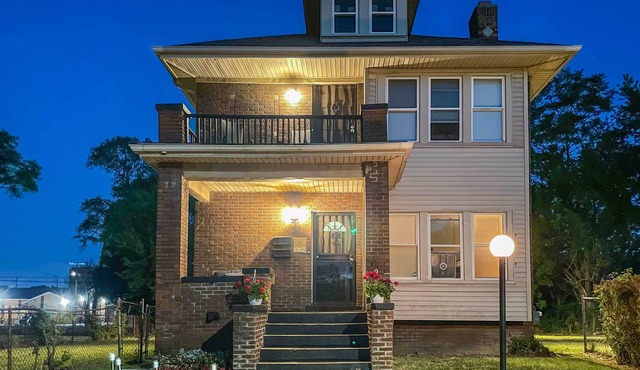 Awesome Detroit Apartment < 3 Mi to Midtown!