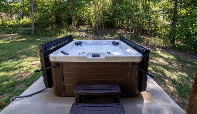 Back40 Trailside Retreat with Hot Tub