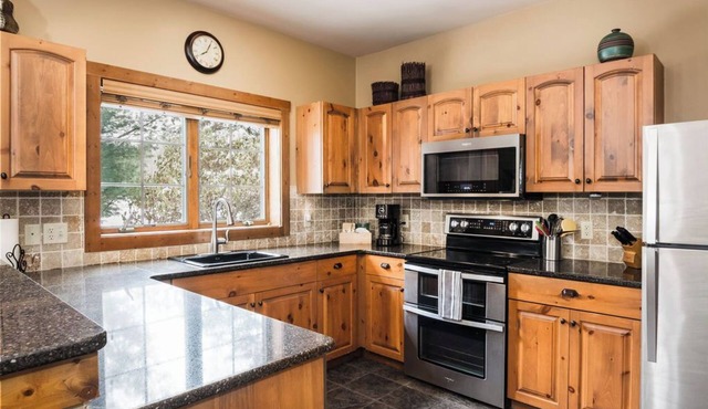 Basin Creekside Escape – Ski-In/Ski-Out Boyne Mt