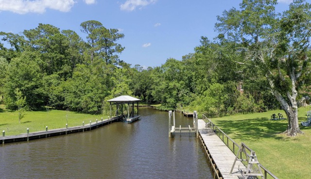 Bays, Bayous and Beyond! Hot Tub! Waterfront!