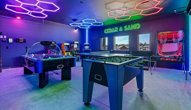 Beach Arcade Hot tub Putting Green Dog-friendly!