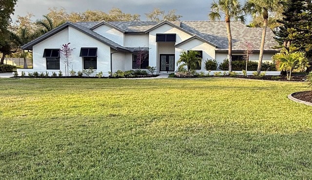 Beach Lovers’ Dream Fully Renovated Home minutes to Sanibel & Fort Myers Beaches