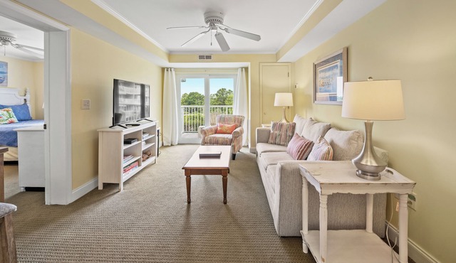 Beach Resort Condo! Perfect Getaway pets/pool/golf