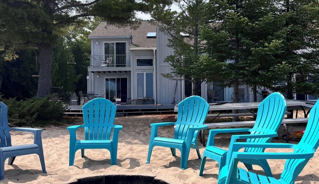 Beachfront Home on Lake Huron, clean sandy beach. Book now for Fall or summer!