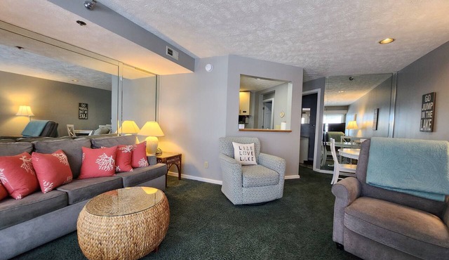 Beachside, Private Balcony - North Shore Inn Unit 205