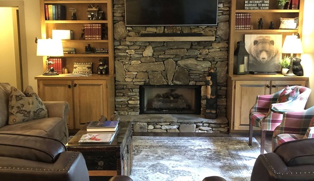 Bear Hall in town Highlands
