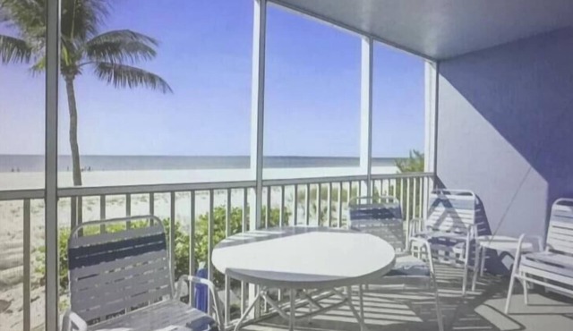 Beautiful beach front, radiant sunsets from beach, lanai. Heated pool, hot tub.