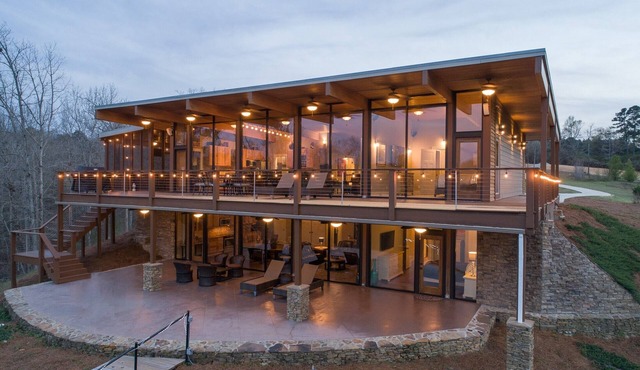 Beautiful Lake House with Breathtaking Views all Year!