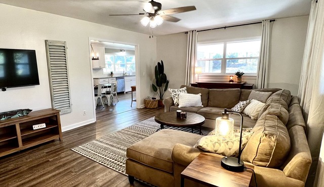 Beautiful neighborhood home! 2 miles from campus.