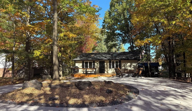 Beautifully remodeled 2-bedroom house in Marquette Bike, Hike, & Golf the U.P.
