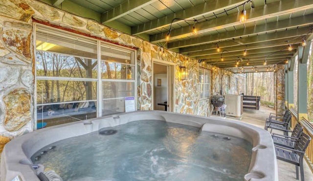 Best Aska Location, River Views, Hot tub & Games