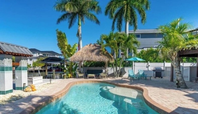 Best Location on FMB! AWESOME SALTWATER POOL! WALK EVERYWHERE! 1st floor unit