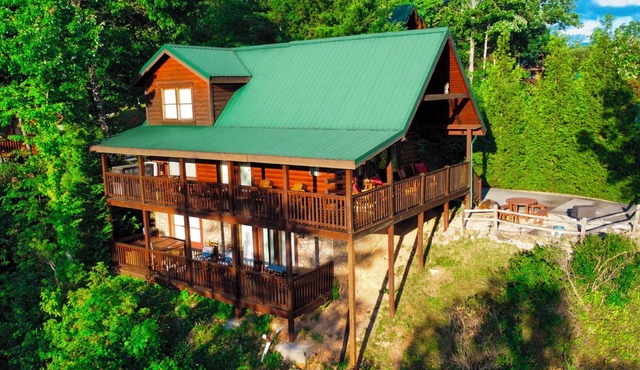 Best Mt Views! 3 K Suites on 3 Levels! HOT TUB, ARCADE, BILLIARDS! Open 7/25-8/1