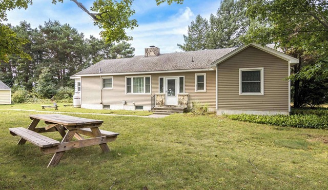 BJ's Retreat | On Torch Lake | Waterfront | Pets