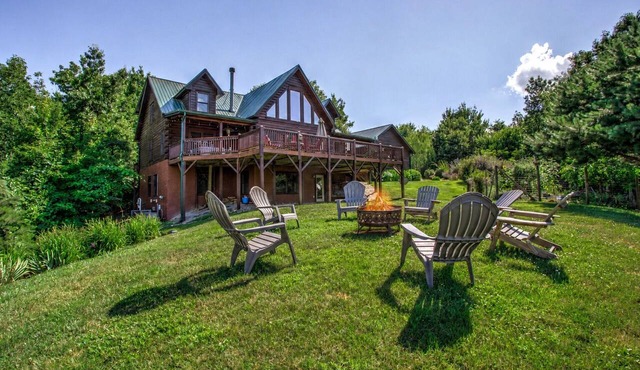 Black Mountain Hilltop Retreat | Luxury Log Cabin with Mountain Views