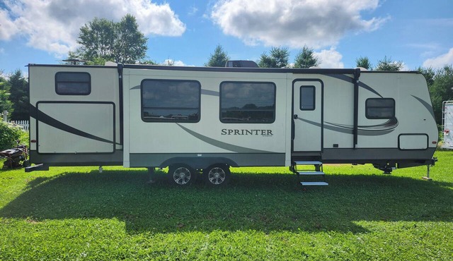 Blocks from Appleton International Airport! 2018 Sprinter RV w/Amenities! EAA!