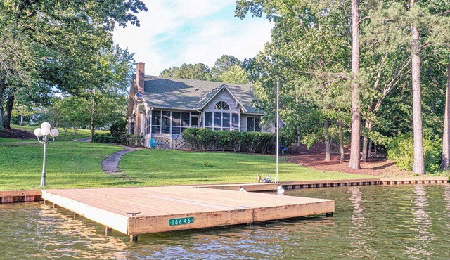 Boat Drinks: Awesome home in great neighborhood on Greenwood side