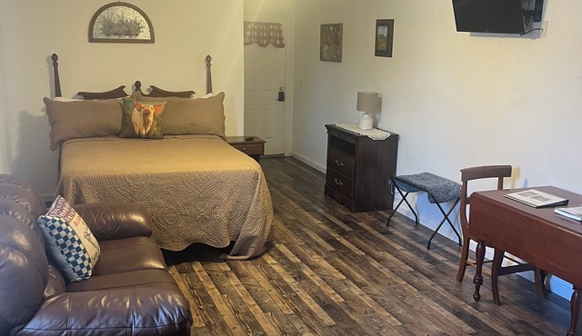 Bourbon Oak Hideaway 1 - Charming Studio Apartment on the Bourbon Trail -