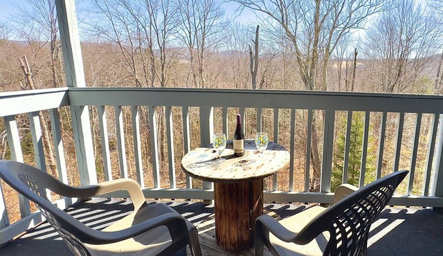 BR127- Charming and Affordable! A/C! Outdoor Pool!