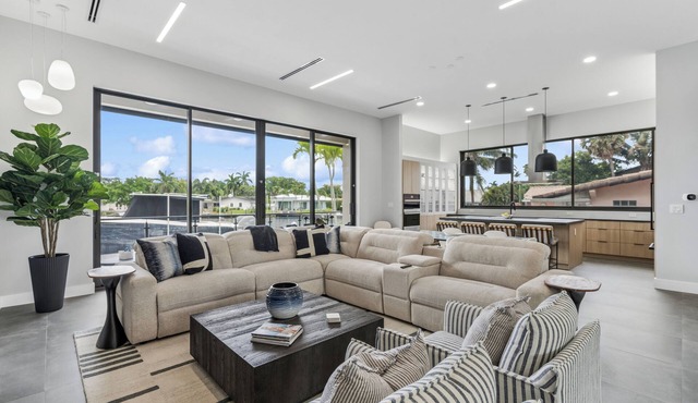 Brand new 4-bedroom/5 bathroom house on Middle River. Pool and putting green
