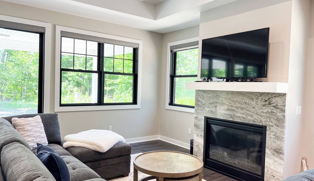 Brand New Birchwood Townhouse - 3 Bedrooms, 2 Bathrooms, Sleeps 6!