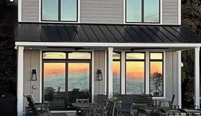 BRAND NEW- Juniper Cottage onLake Michigan! Low bluff, new stairs and beach!