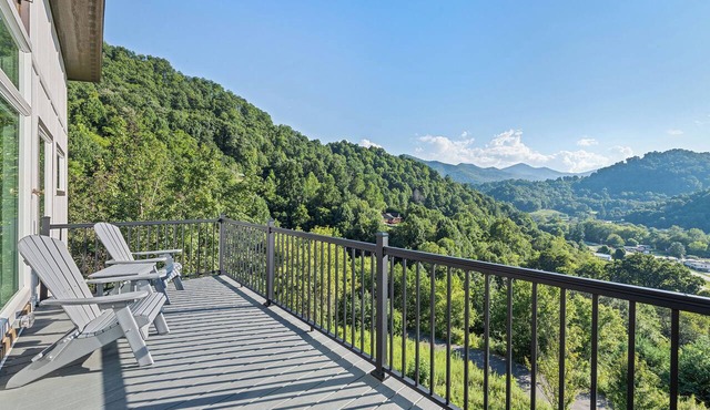 Brand New Sunrise Exceptional views!