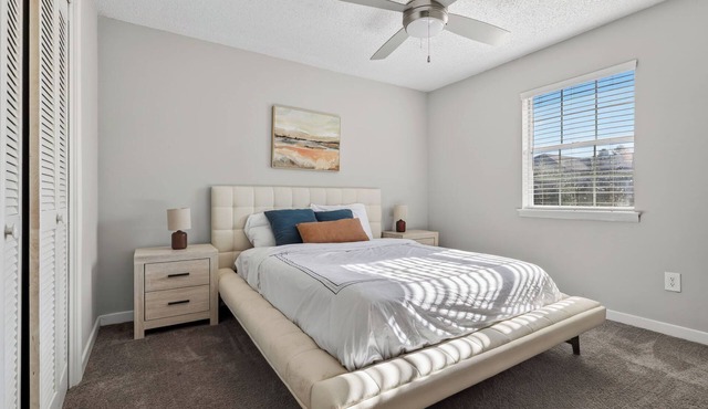 Bright and Cozy Two -Bedroom Private Stay