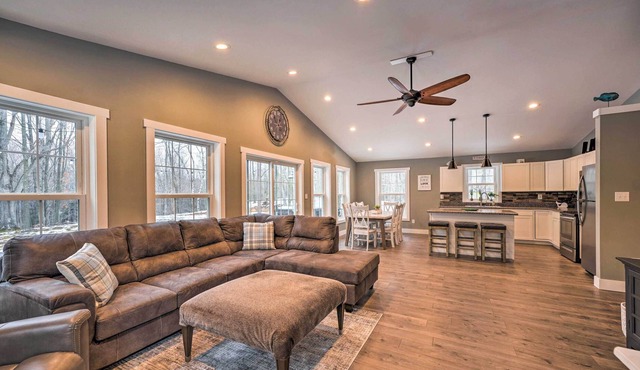 Bright Ludington Home < 1 Mi to Hamlin Lake