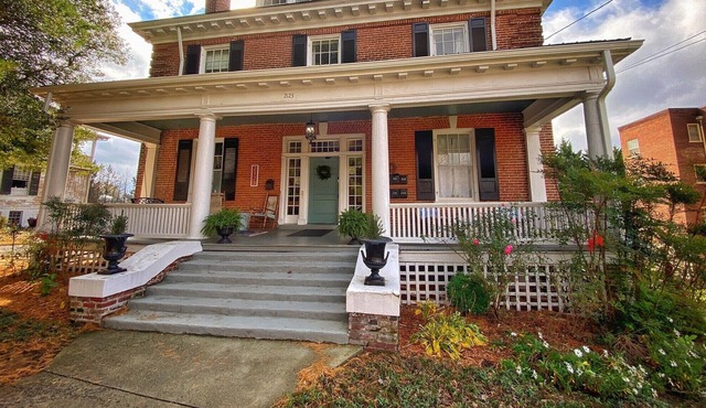 Bright, spacious 1br apt in award-winning home. Awesome walk in shower!