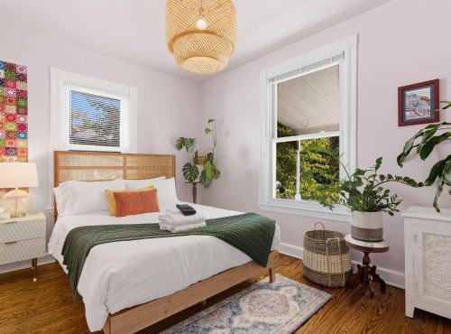 Bright & Spacious 3BR Cottage Minutes to DC