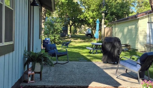 Brilliant 1-bedroom with loft cabin, with views of Diamond Lake in White Cloud