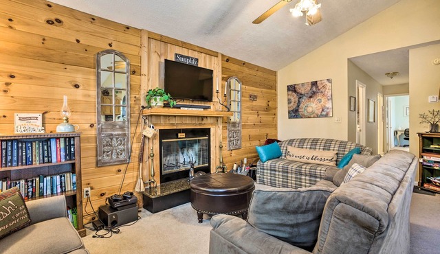 Bring a Pet: Cozy Burnsville Cottage w/Fire Pit!