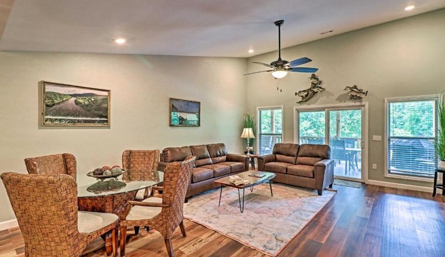Bull Shoals Condo Retreat ~ 1 Mi to Marina!