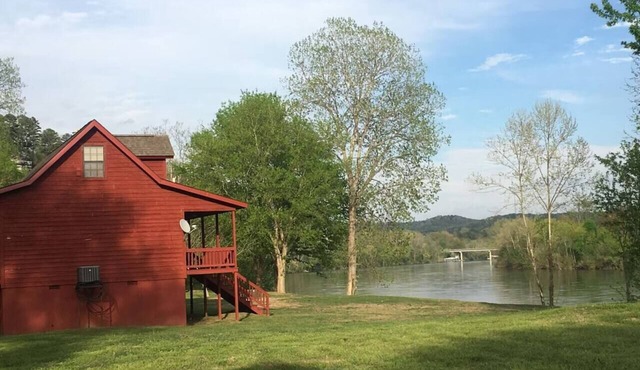 Cabin on the White River - Record size trout!