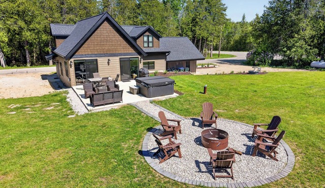 Cabin w/hot tub near Cana Island Lighthouse