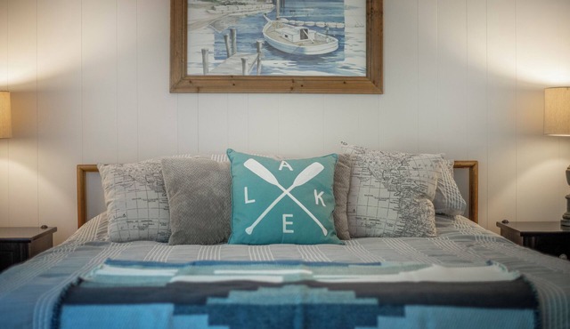 Camp Wanderlust-Cozy lodge-20 minute walk to beach