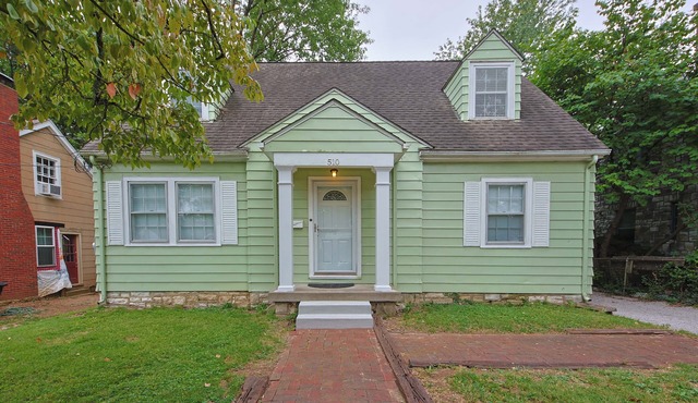 Campus Cottage 4BR Sleeps 8 Near UK, Red Mile, Downtown & Keeneland