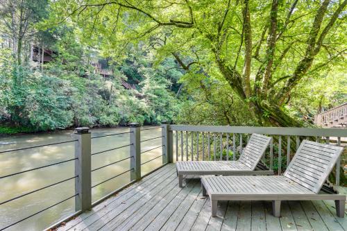 Cartecay River Retreat w/Yard & Screened Porch!