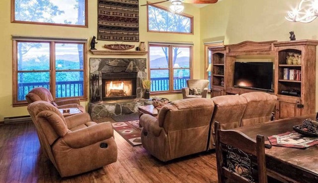 Cedar log home paradise w/mountain views - billiards and foosball
