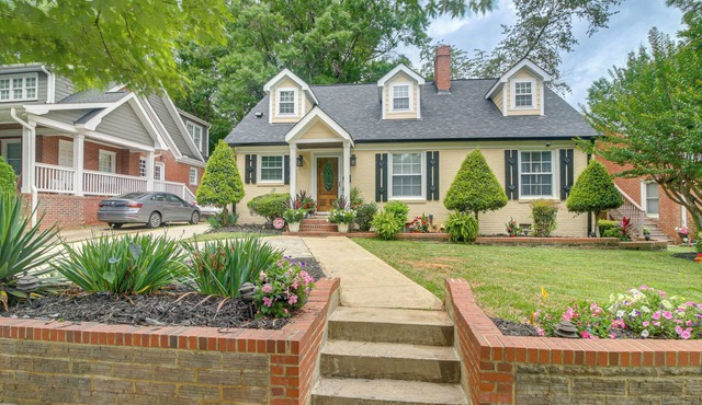 Charlotte Home w/Yard - Near Spectrum Center!