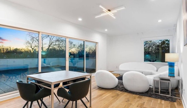 Charlotte's Modern Luxe Home - Your Stylish Haven